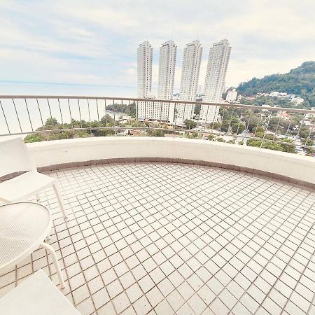 Romantic Couple Suite + Beach-Front Balcony Танджунг-Бунга Экстерьер фото