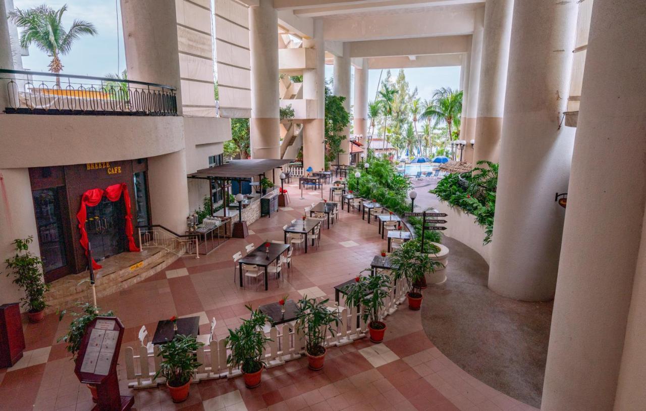 Romantic Couple Suite + Beach-Front Balcony Танджунг-Бунга Экстерьер фото