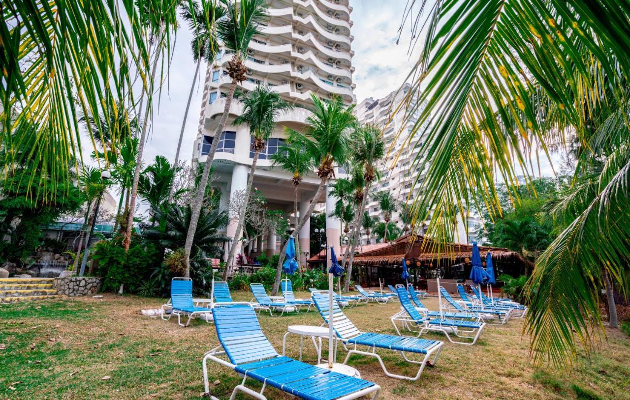 Romantic Couple Suite + Beach-Front Balcony Танджунг-Бунга Экстерьер фото